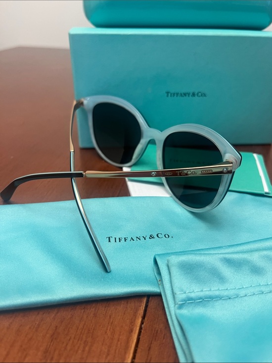 Tiffany & Co. Black Cat-Eye Sunglasses with Tiffany Blue Accessories main image 4